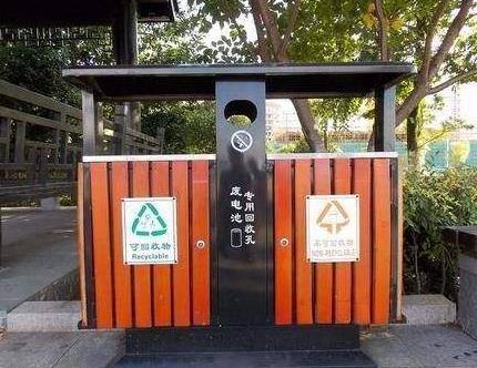優(yōu)先選用什么材質(zhì)的室外垃圾桶